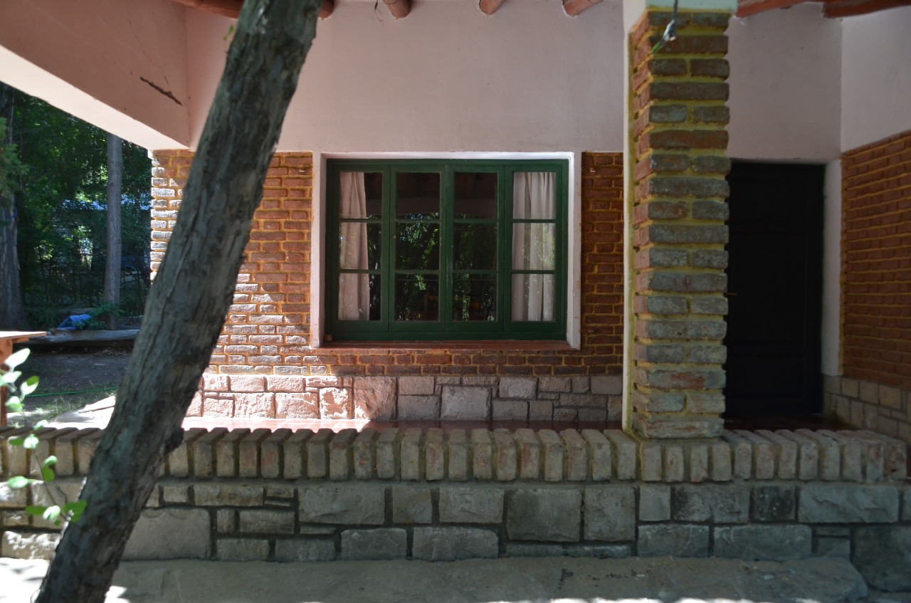 Casa de Fin de Semana en Potrerillos | Ríos Libres Exterior de casa de vacaciones con montañas